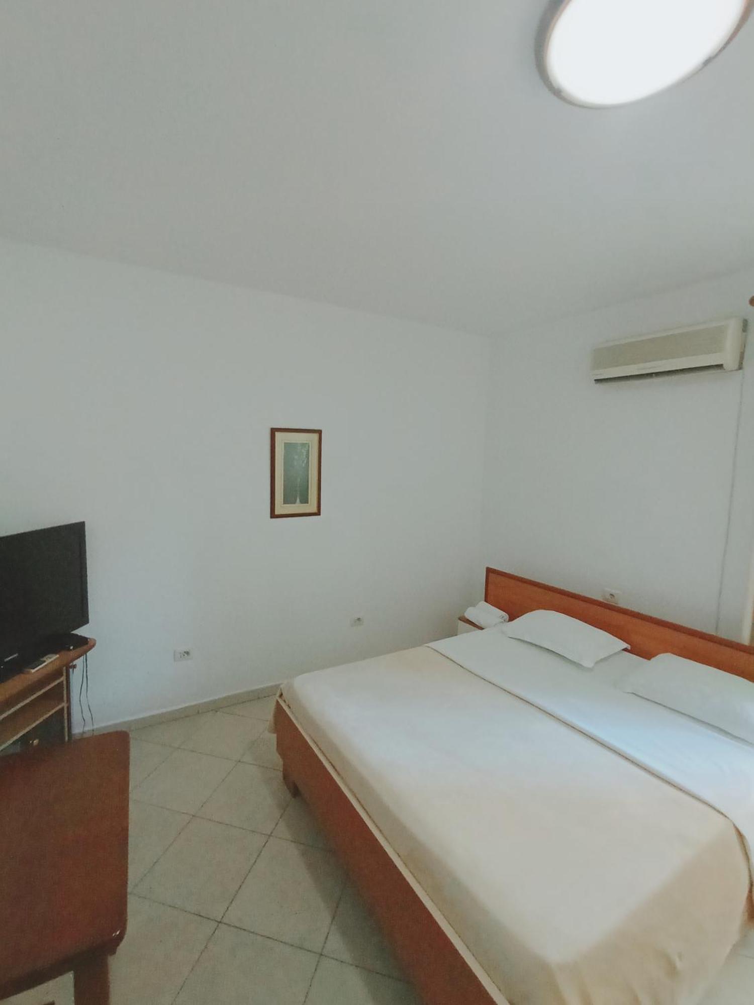 Vila 57 Hotel Tiranë Luaran gambar