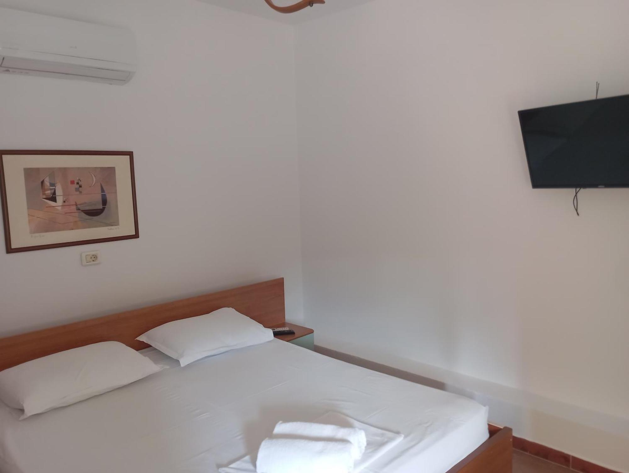 Vila 57 Hotel Tiranë Luaran gambar